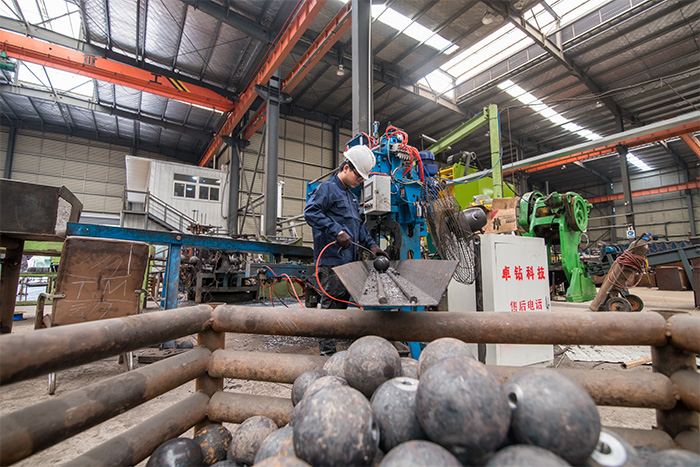 兖州网架配件-螺栓球加工车间